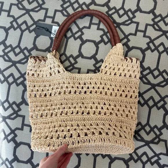 BCBG Woven Raffia Tote Bag Leather Handles Logo Patch Boho Vacation - Picture 6 of 16